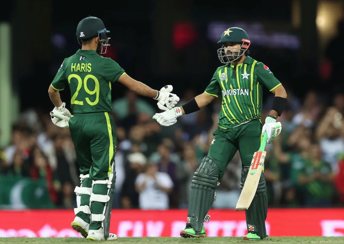 Pakistan power into T20 World Cup final