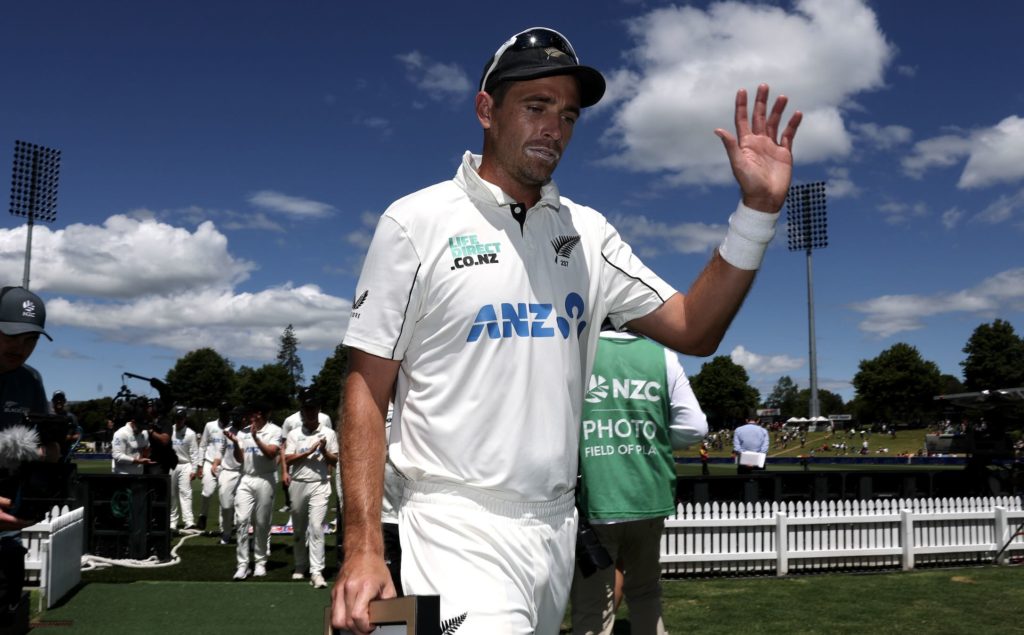 Tim Southee wav Phil Walter Getty Images