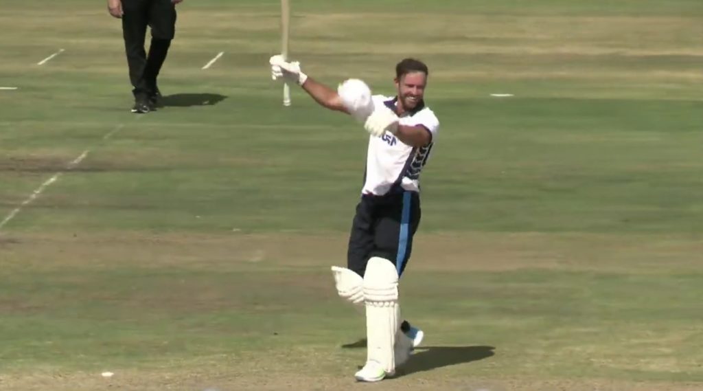 Watch: AB hits 28-ball hundred for Titans Legends